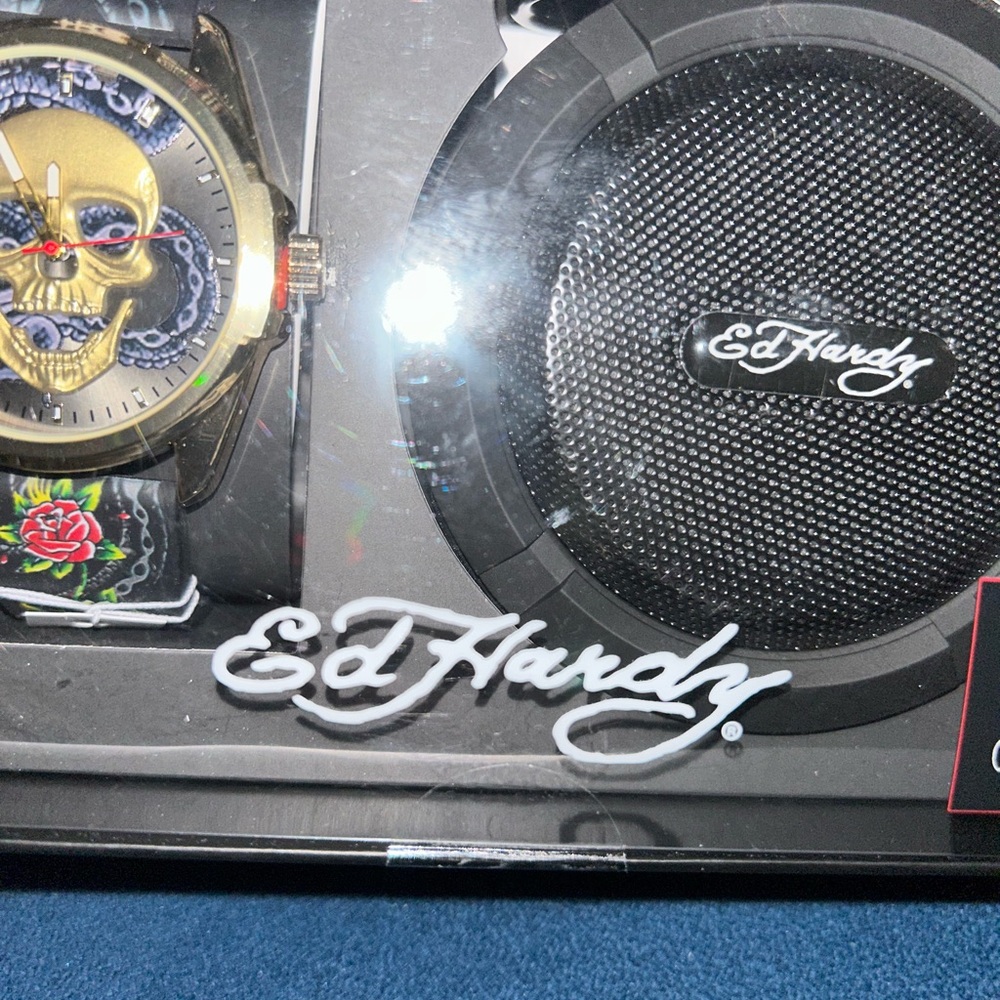 Ed Hardy Gold Skull Watch with Black Speaker - Picture 9 of 9